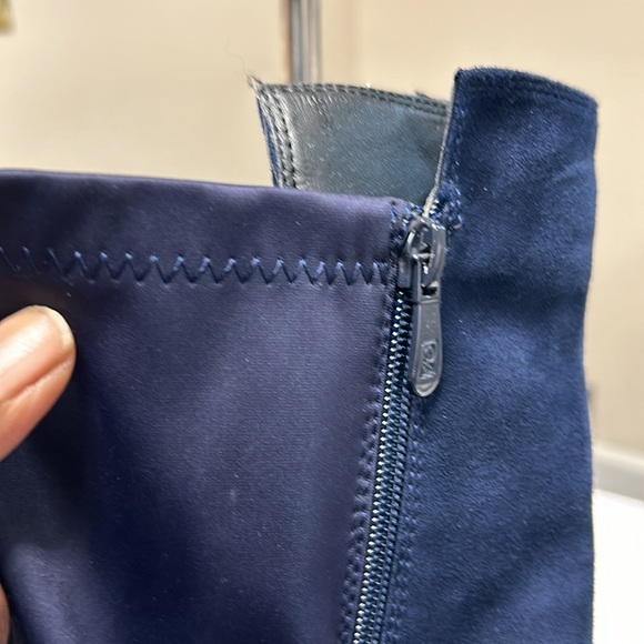 Boots - Picture 3 of 4